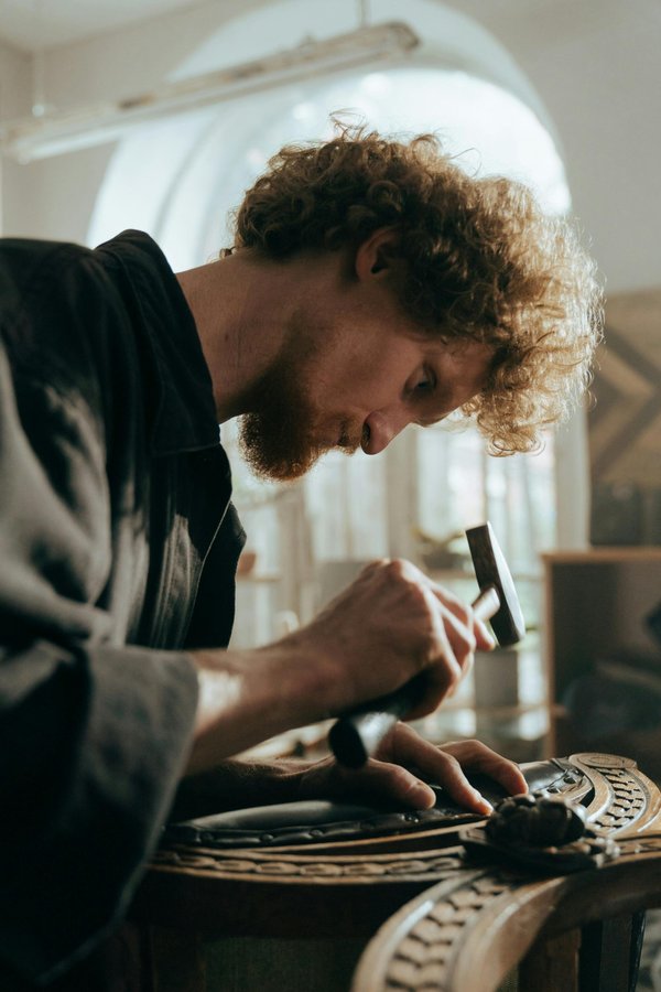 Relooking de meubles anciens : donnez vie à votre mobilier vintage